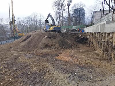 Господарський суд заборонив Київраді приймати рішення відносно ділянки на Мечникова, 7б