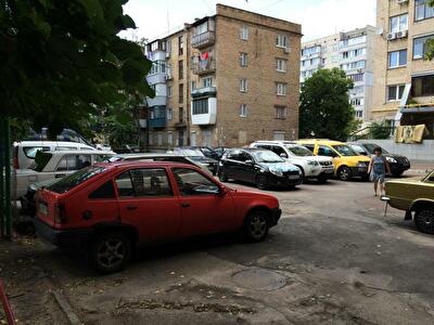 Киев, Бердянская ул., 7