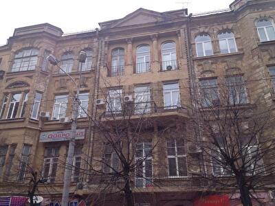 Воскресенська вул., 8