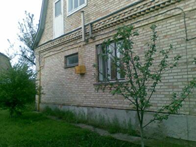 Бучанський район, смт Гостомель, Свято-Покровська вул., 33