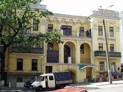 Владимира Антоновича ул., 32