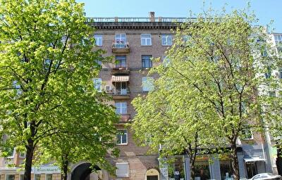 Володимира Антоновича вул., 22