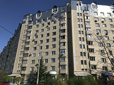 Анни Ахматової вул., 5