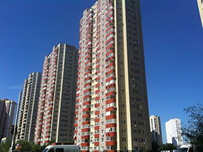 Анни Ахматової вул., 24