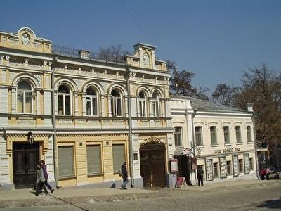 Андреевский спуск, 8