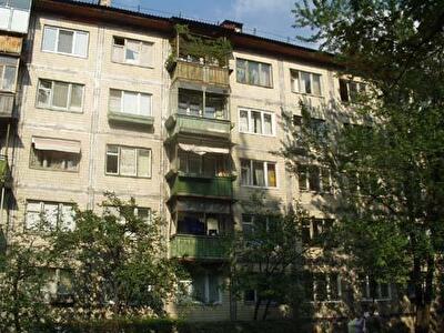 Київ, Бажова вул., 8