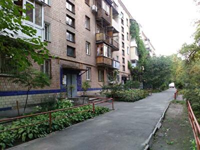 Олександра Довженка вул., 8