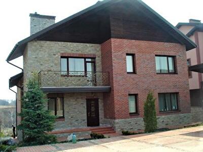 Києво-Святошинський район, с. Лісники, Вишнева вул., 11