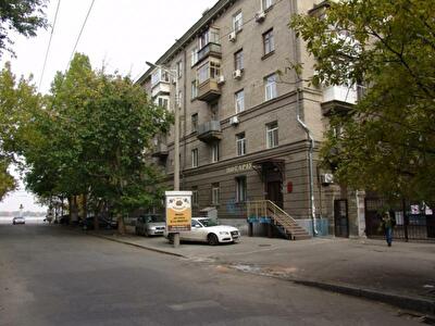 Володимира Мономаха вул., 12