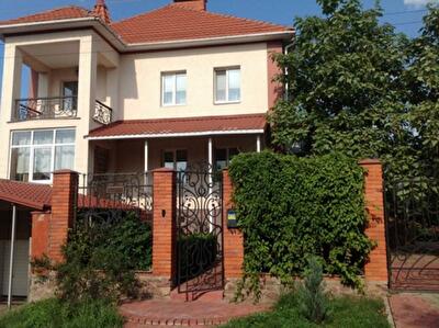 Києво-Святошинський район, с. Петропавлівська Борщагівка, Калинина вул., 4