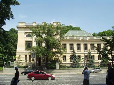 Михайла Грушевського вул., 1