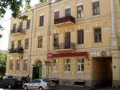 Дмитрівська вул., 33