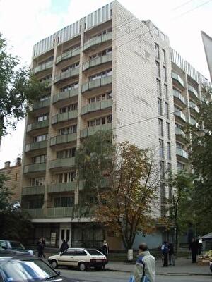 Дмитрівська вул., 27