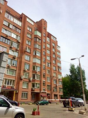 Дмитрівська вул., 45