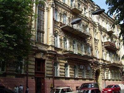 Вячеслава Липинского ул., 4