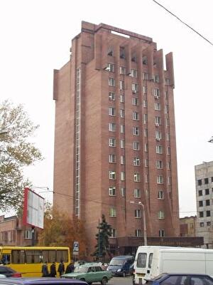 Володимира Антоновича вул., 174