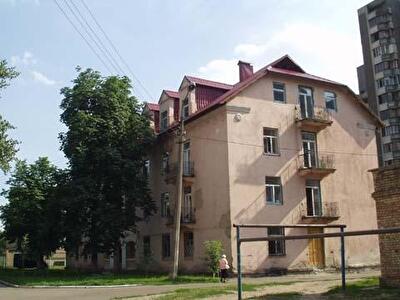 Будівельників вул., 25