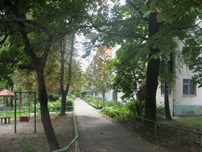 Волгоградська вул., 13