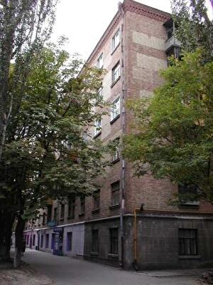 Ольжича вул., 8