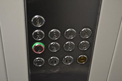 Киевляне просят заменить старые лифты в многоквартирных домах 