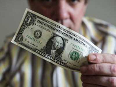 Что в Украине можно купить за один доллар: подсчеты