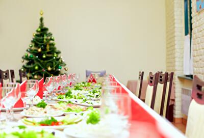 Новогодний стол: в каком супермаркете выгоднее покупать продукты