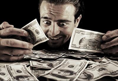 Кому в Украине платят больше всего