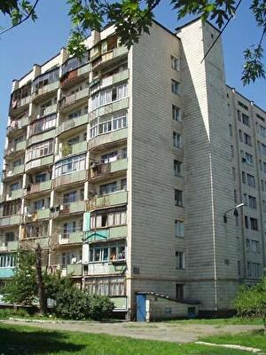 Київ, Мілютенка вул., 3