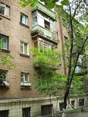 Михайла Стельмаха вул., 8