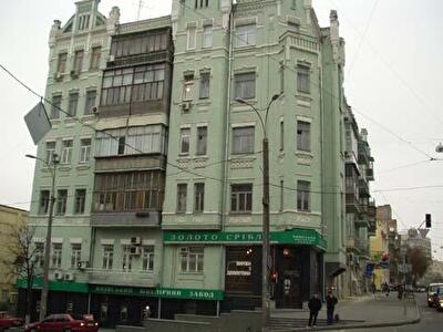 Саксаганського вул., 33