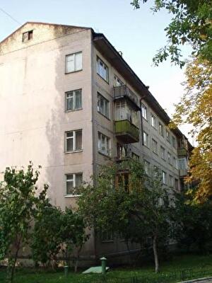 Київ, Салютна вул., 25А