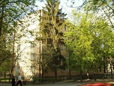 Єреванська вул., 15