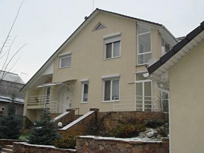 Киево-Святошинский район, с. Петропавловская Борщаговка, Островского ул., 9