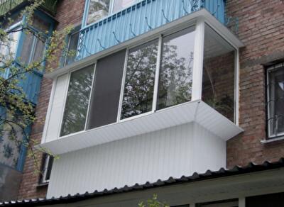 Киевляне просят запретить остекление балконов 