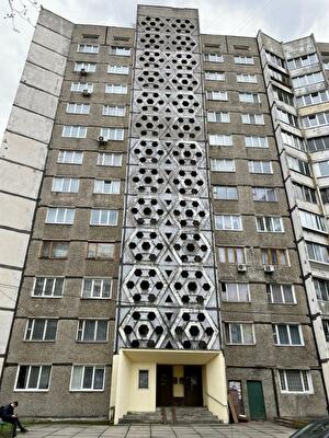 Київ, Правди просп., 100