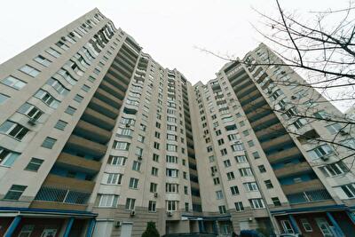 Драгоманова вул., 1