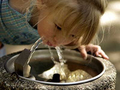 Які бювети з артезіанською водою відремонтують у Києві