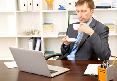 Деньги и страх: что мотивирует украинцев на работе