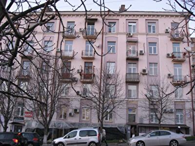 Євгена Коновальця вул., 3