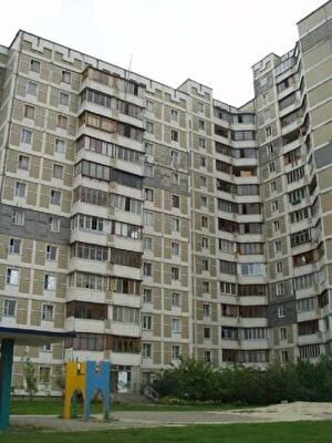 Драгоманова вул., 23
