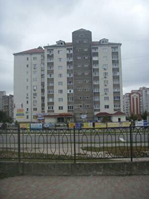 Київська обл., Броварський район, м. Бровари, Грушевського вул., 15