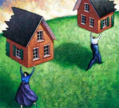 Как разделить дом, если второй совладелец не пускает в него