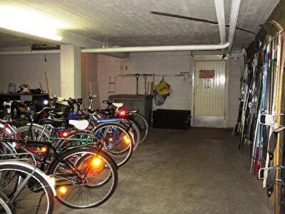 Кто имеет право на кладовку расположенную на лестничной площадке