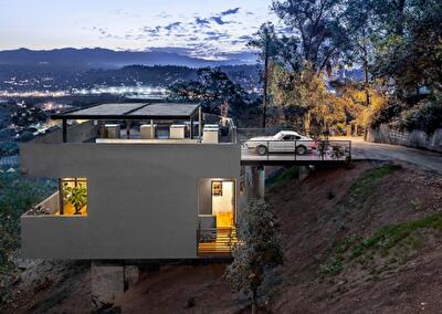 Дом с крышей-парковкой: и компактно, и функционально