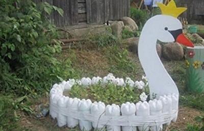 От красивых украшений до практичных вещей: 20 идей для использования пластиковых бутылок