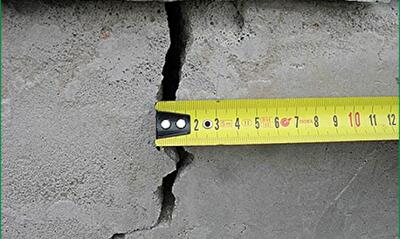 В Днепродзержинске жилой дом разваливается на глазах