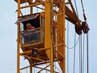 В кризис на мужскую работу стали брать женщин