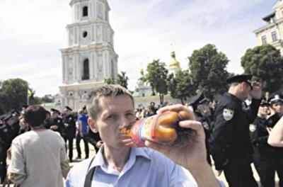 Как работает новая полиция: не реагируют на пистолет и пиво, но за курение грозятся наказать