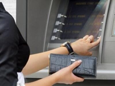 От банков потребовали не задерживать зарплаты украинцев