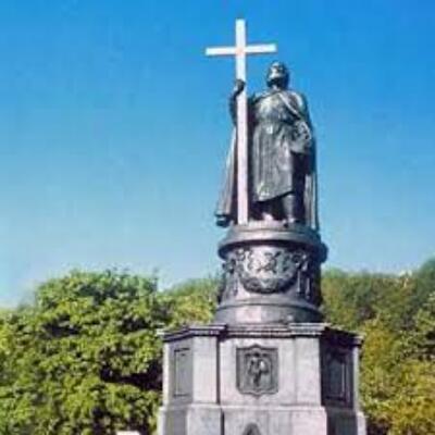 Где в Киеве самый старый памятник